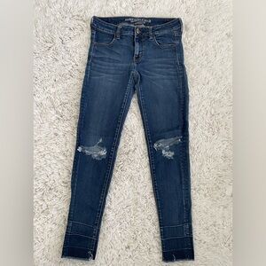 American Eagle Denim Skinny Jeans. Jegging material. Size: 4 regular